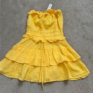 Cute yellow dress!!